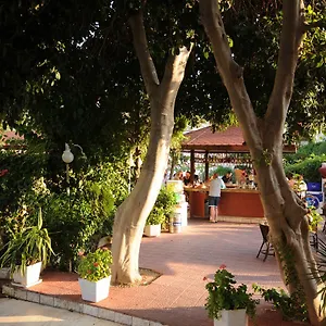 Otel Juniper, İçmeler